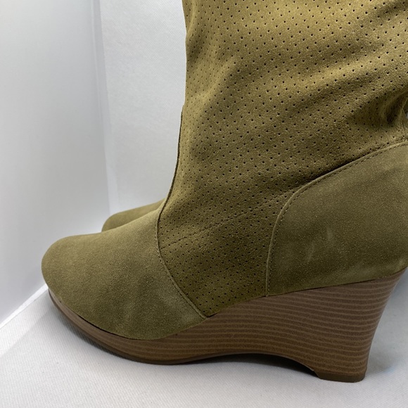 Cushion Walk Woman's Genuine Suede Perforated Heeled Boots Olive Green Size 9 - Picture 5 of 16
